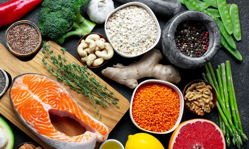 Dieta - alimente sanatoase - peste - nuci fructe - legume FOTO Shutterstock