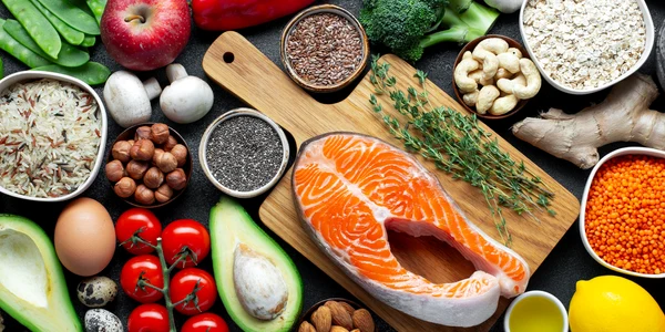 Dieta - alimente sanatoase - peste - nuci  fructe - legume FOTO Shutterstock 