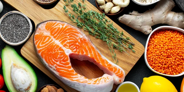 Dieta - alimente sanatoase - peste - nuci  fructe - legume FOTO Shutterstock 