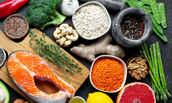 Dieta - alimente sanatoase - peste - nuci fructe - legume FOTO Shutterstock