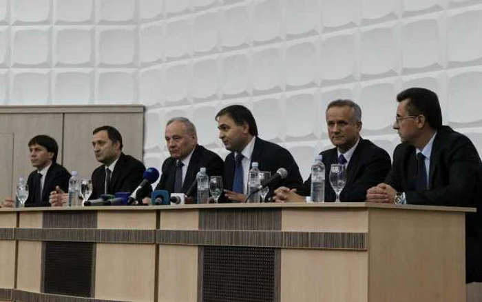 Preşedintele Nicolae Timofti (centru) a vizitat astăzi sediul renovat al Judecătoriei Botanica Foto: Tudor Iovu