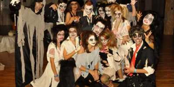 Dansatorii de la Loga Dance şi-au pregătit costumele pentru seara de Halloween/ Foto: Loga Dance