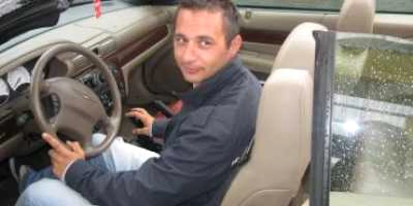 Târgu-Jiu: Zece gorjeni fac şcoala de şoferi pe maşină decapotabilă