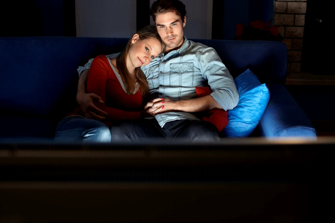 Ce efecte au filmele porno asupra vieții de cuplu? Există o serie de avantaje și dezavantaje pe care trebuie să le aveți în vederefoto: 123RF