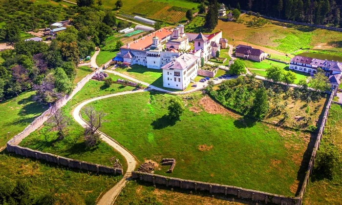Hurezi, mănăstirea care a ținut piept timpului jpeg