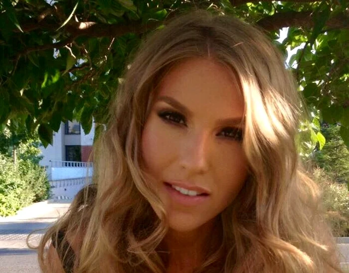 Părul Corinei Bud (35 de ani) arată ca vata de zahărfoto: Arhiva Personală