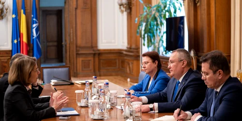 Președintele Senatului României și șeful PNL, Nicolae Ciucă, cu noua ambasadoare a Greciei, Evangelia Grammatika, jpg