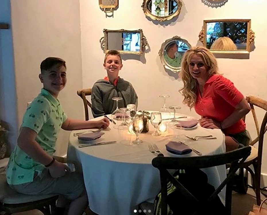 
    Britney Spears a fost fericită alături de cei doi fii ai ei, Sean Preston şi Jayden JamesFoto: Instagram  