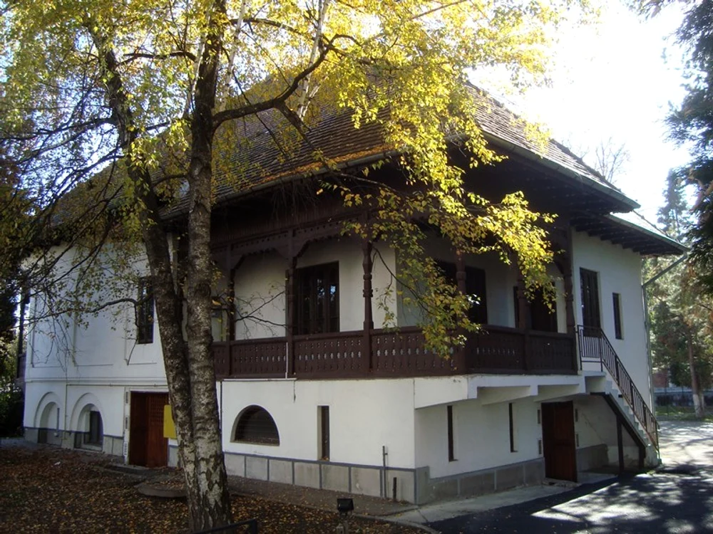 
    Casa Gănescu, o bijuterie artitectonică, a fost construită în 1790 și l-a găzduit vreme de 2 ani, între 1937-1938, pe marele Constantin BrâncușiFoto: news.ro  