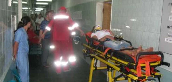 Hunedoara: Poliţiştii îl vor audia, astăzi, pe şoferul autocarului care a produs accidentul pe drumul european Sibiu - Deva