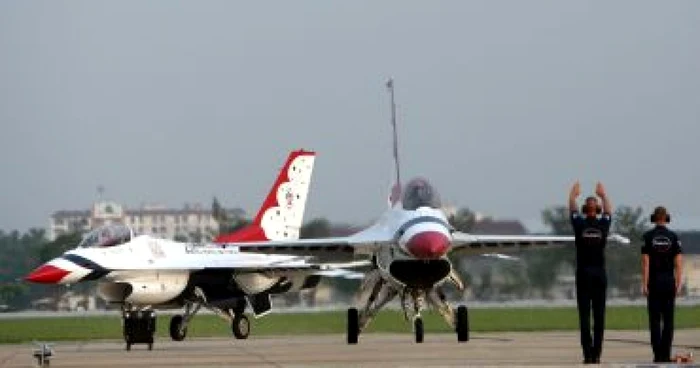 Două avioane militare americane de tip F-16 s-au lovit într-un exerciţiu