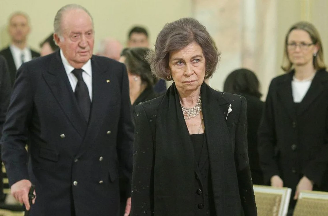 
    Regina Sofia și Juan Carlos, la căpătâiul verișorului preferatFoto Captura Video  