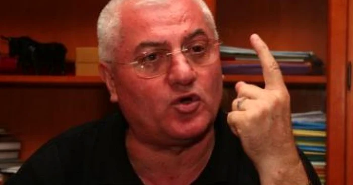 Dumitru Dragomir ţine partea conducătorilor