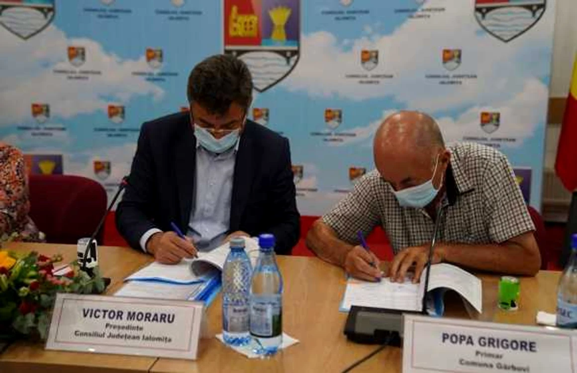 Contractele au fost parafate de Consiliul Judeţean Ialomiţa FOTO Facebook/CJ Ialomiţa
