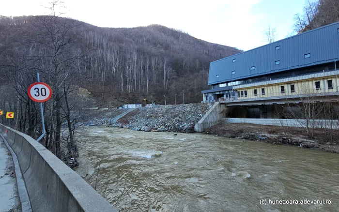 Hidrocentrală în Defileul Jiului. Foto: Daniel Guță. ADEVĂRUL