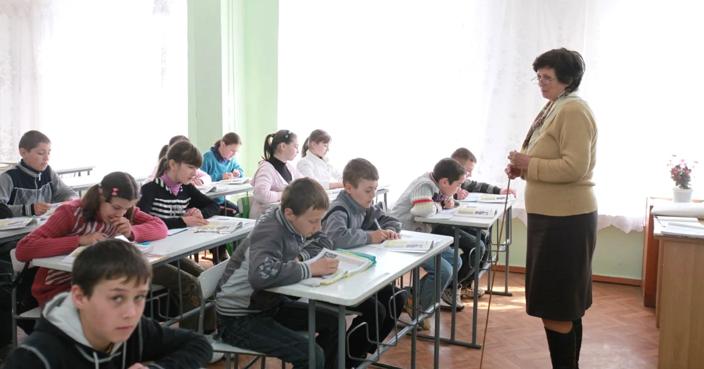 Maria Zaieţ este la pensie de şapte ani şi lucrează cu jumătate de normă