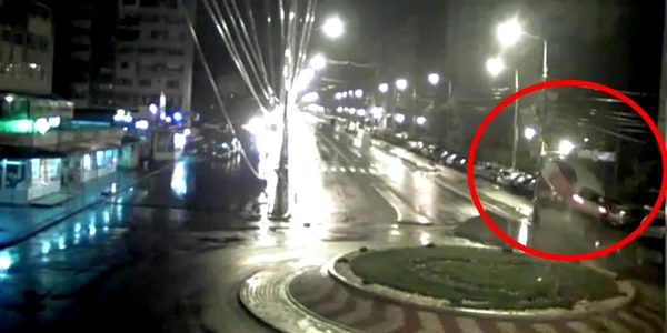 Accidentul teribil de la Brăila a aruncat maşina zeci de metri prin aer FOTO captura camere supraveghere