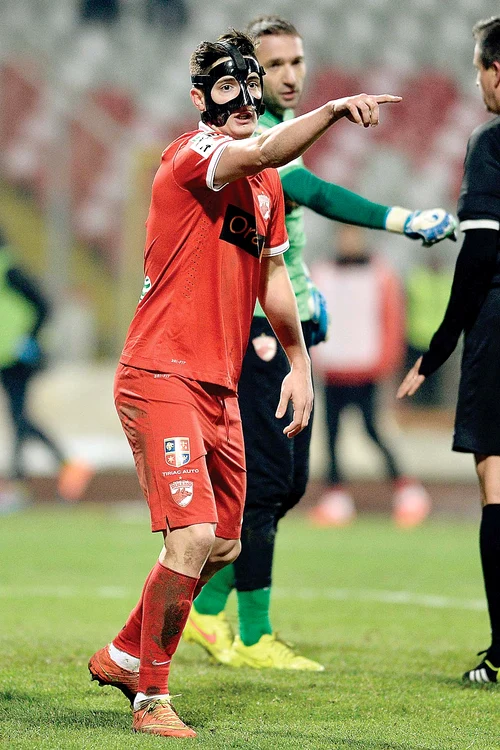 
    Steliano Filip  şi colegii săi au  probleme şi pe  teren şi în afara luiFoto: Mediafax  