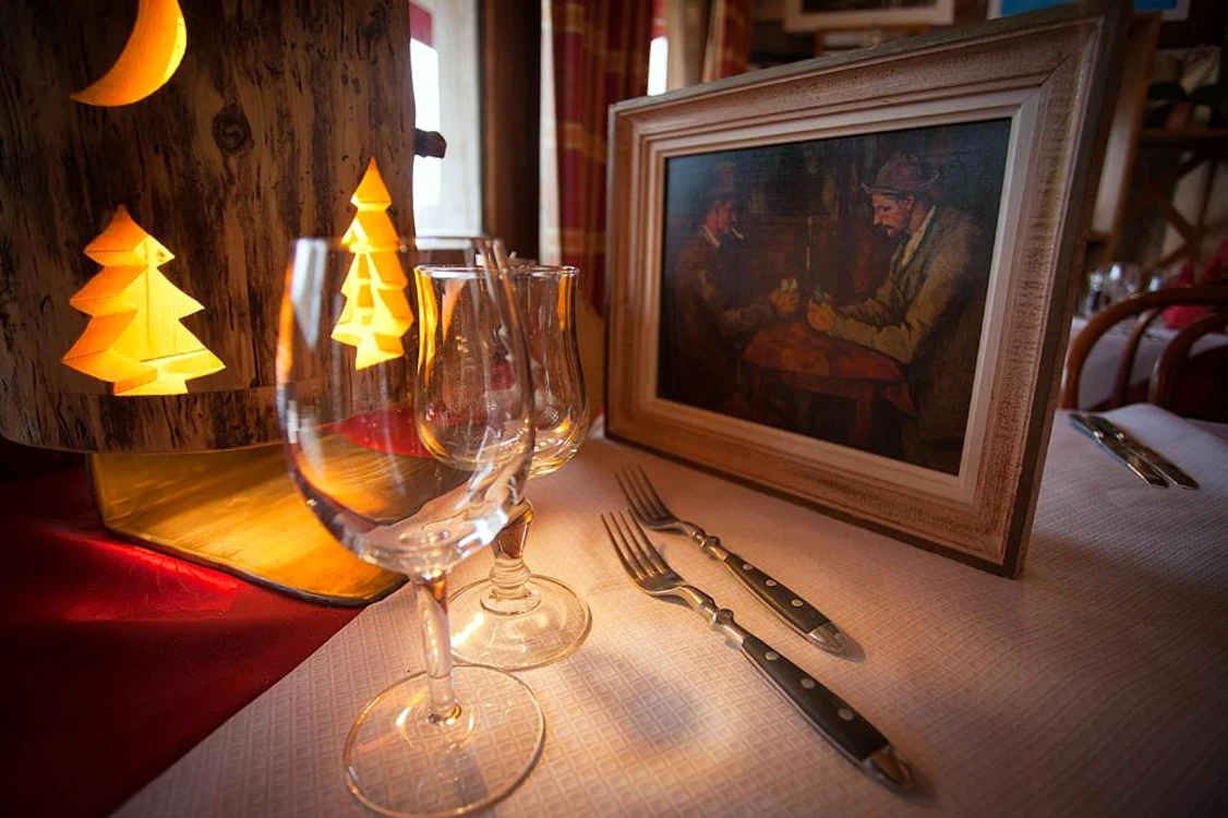 Jucătorii de cărți. Foto: Booking.com