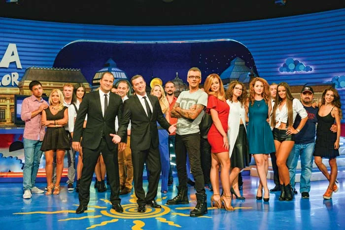 Cei patru prezentatori ai “Cronicii”: Șerban Huidu, Codruț Kegheș, Cristian Hrubaru și Ioana Petric