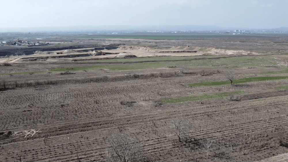 Autostrada Moldovei face pagubă în usturoiul autohton. Utilajele se mișcă mai repede decât autoritățile VIDEO