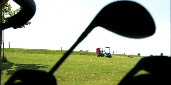 Proiectul care are în centru terenul de golf este demarat de o firmă italiană