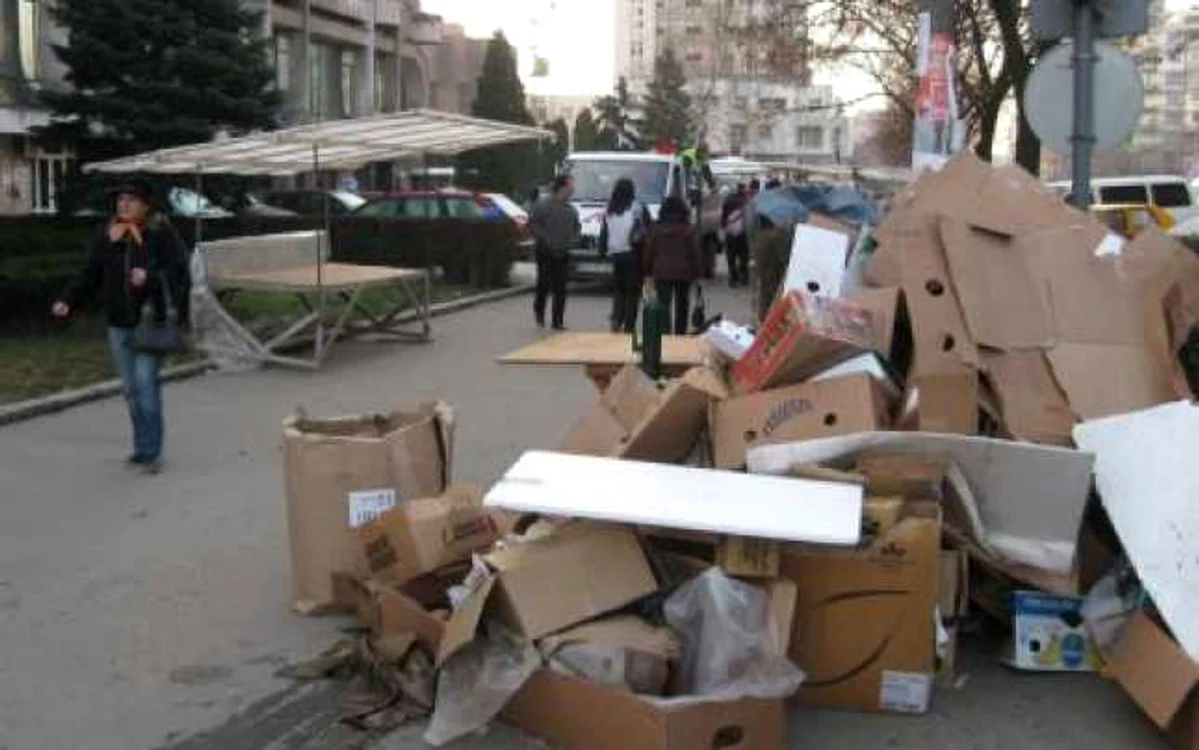 În această dimineaţă, devenii au avut parte de adevăraţi munţi de de gunoaie