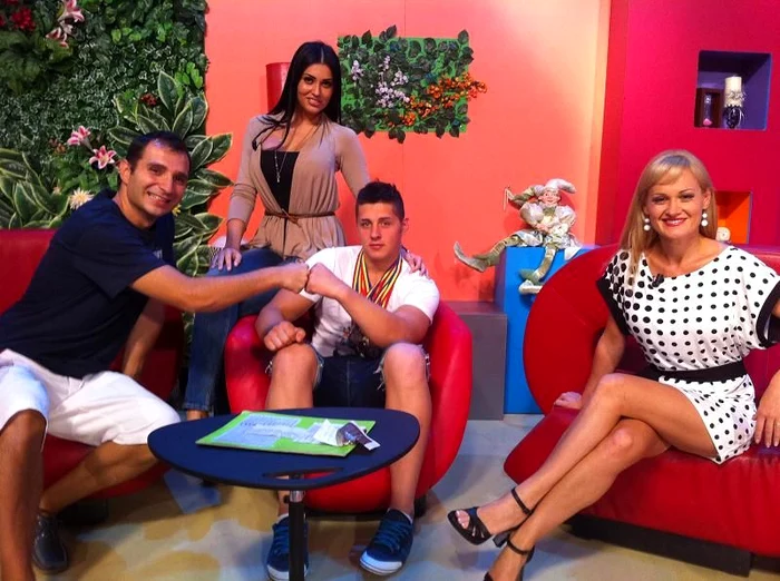 Flori, alături de Claudiu, Cristina şi fratele ei