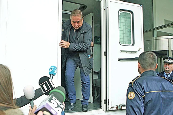 Niculae a fost adus din arest, Videanu a venit de acasă