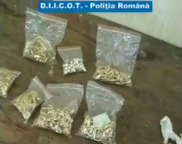 Aurul confiscat de poliţişti