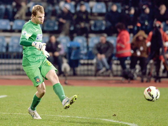 
    Arlauskis   a câştigat titlul  cu Steaua şi  a plecat în Anglia  