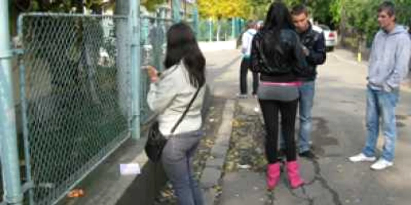 Bacău: Băutura şi ţigara, hobbyuri de licean (CAMPANIE)