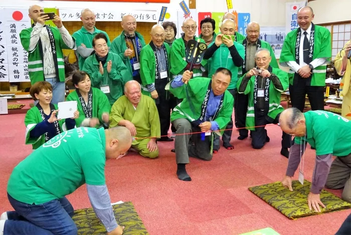 Bătălie între chelioși, o competiție unică în Japonia (foto: Facebook)