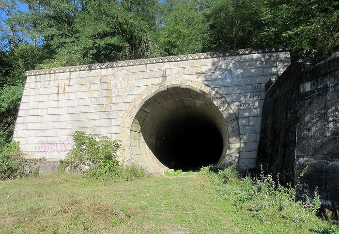 Tunelul Gibei. Foto Nenea Harta. Wikipedia