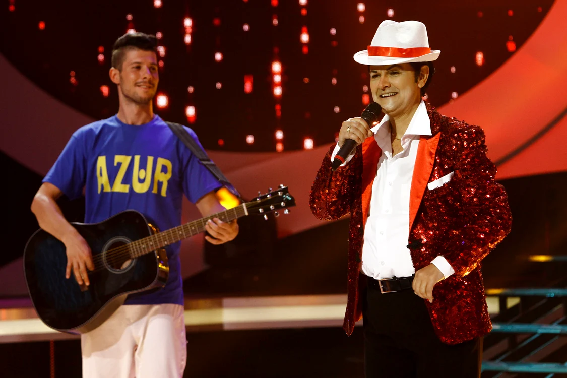 
    Îndrăgita actriţă Maria Buză a cântat cu formația Azur, cu ani în urmăFoto: Antena 1  