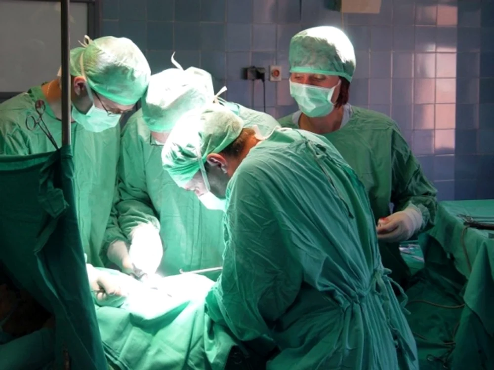 
    Medicii cer dublarea salariilor  
