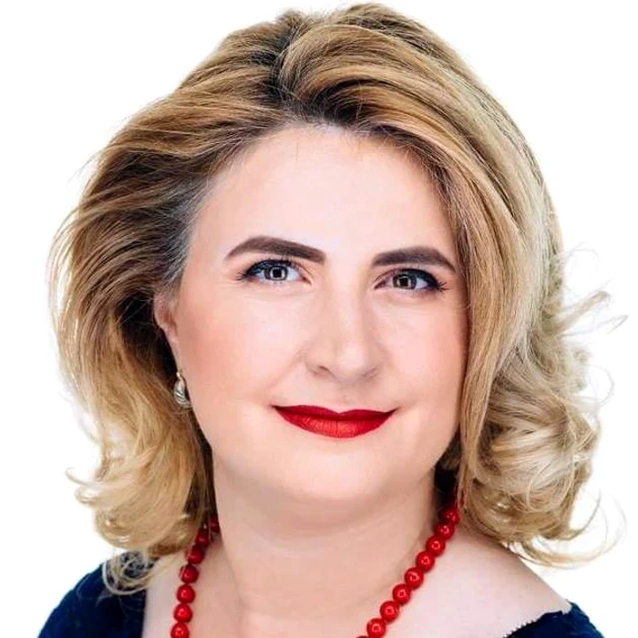 Profesoara Simona Vasilache este acuzată că și-ar fi însușit bani de la doctoranzi FOTO: site ASE
