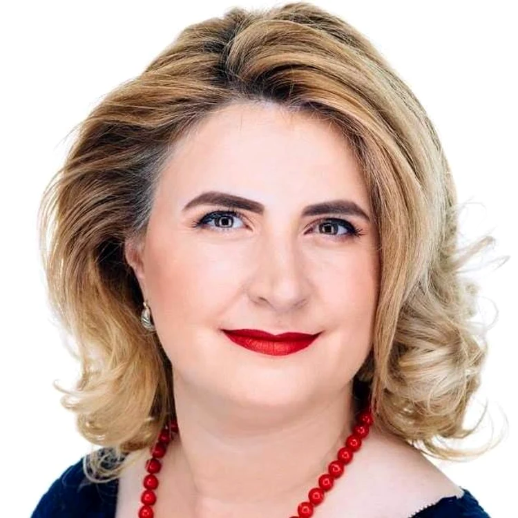 Profesoara Simona Vasilache este acuzată că și-ar fi însușit bani de la doctoranzi FOTO: site ASE