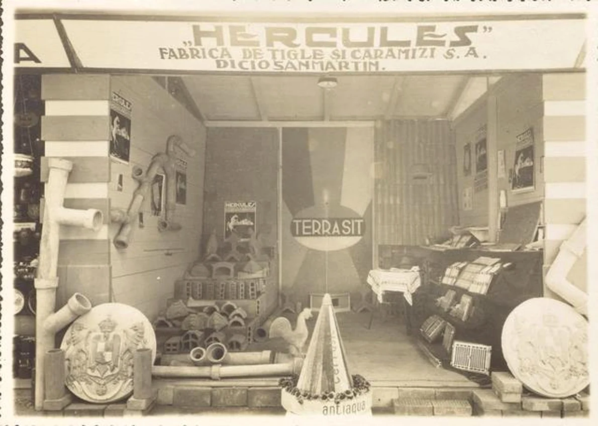 Târgul de mostre Sibiu, în perioada interbelică. Standul Fabricii de țigle și cărămizi Hercules (© iMAGO Romaniae)