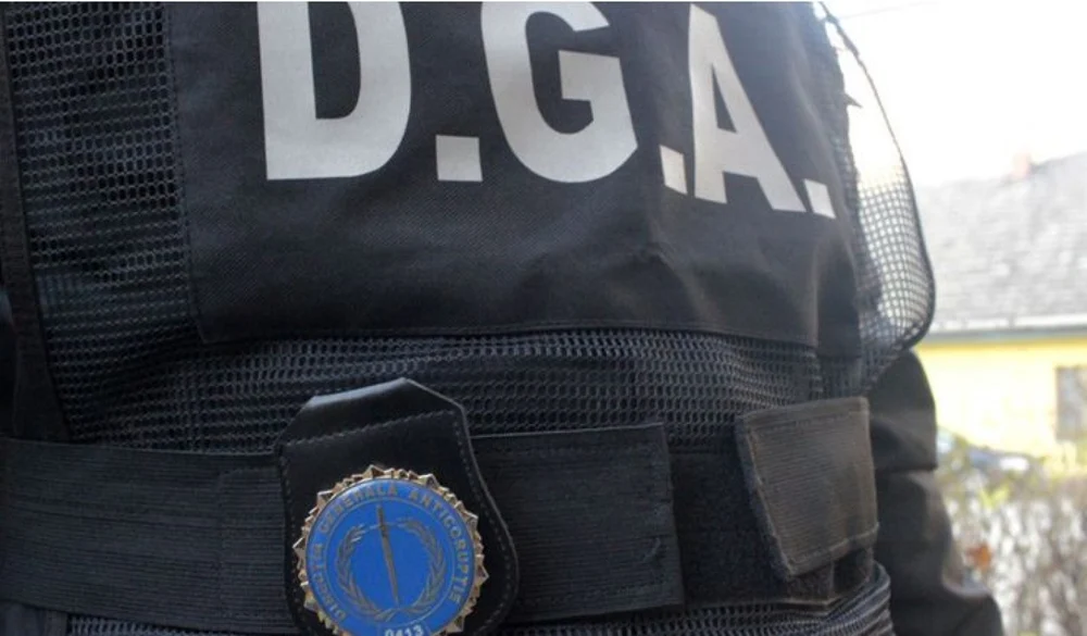 „Ia și tu un suc!”: Cum a încercat un șofer prins cu viteză să mituiască un polițist cu 200 de lei. Scena suprinsă pe body-cam