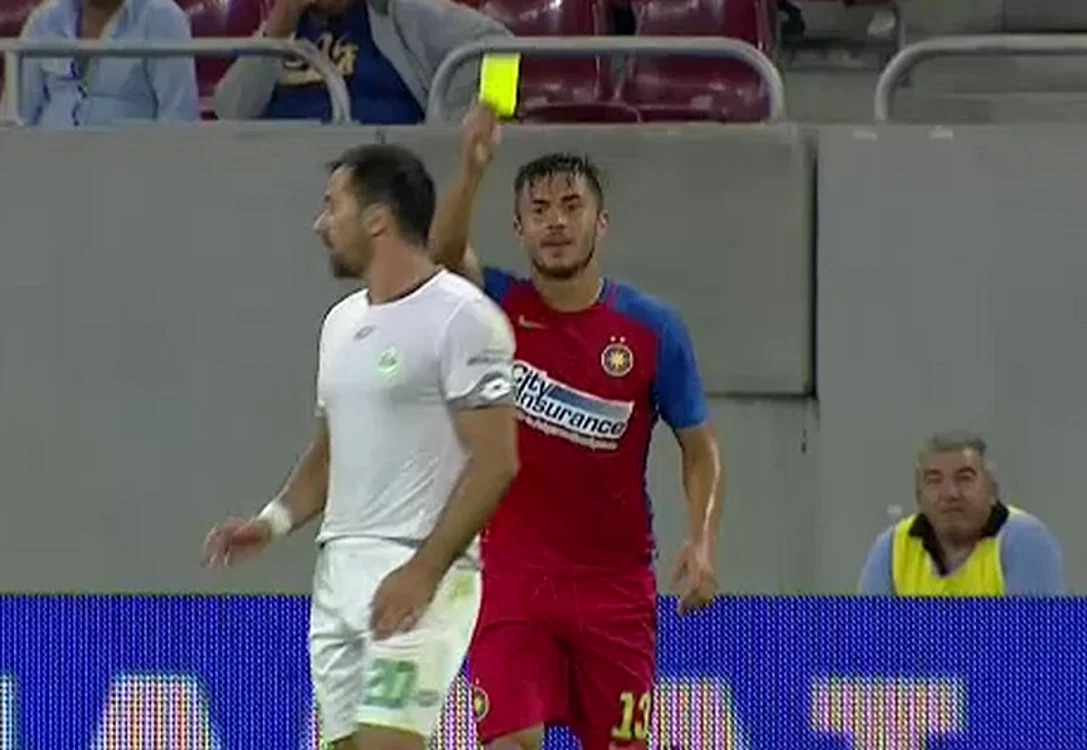 Alin Toşca l-a avertizat pe Marian Constantinescu cu cartonaşul galben pierdut de arbitrul Horaţiu FeşnicFoto Click!