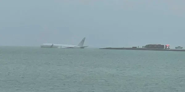 Avionul US NAvy în Hawaii   FOTO Twitter jfif