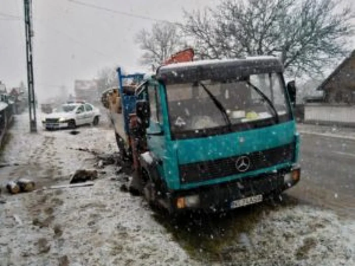 Accidentul s-a produs în condiţii de vizibilitate redusă. FOTO: stirineamt.ro