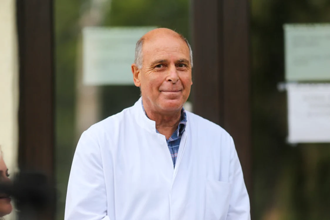 
    Medicul timişorean Virgil Musta crede că ne aflăm la începutul valului trei al pandemiei de  coronavirus  