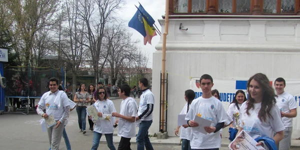 Elevi de la cinci licee din oras au cautat azi comorile Ramnicului
