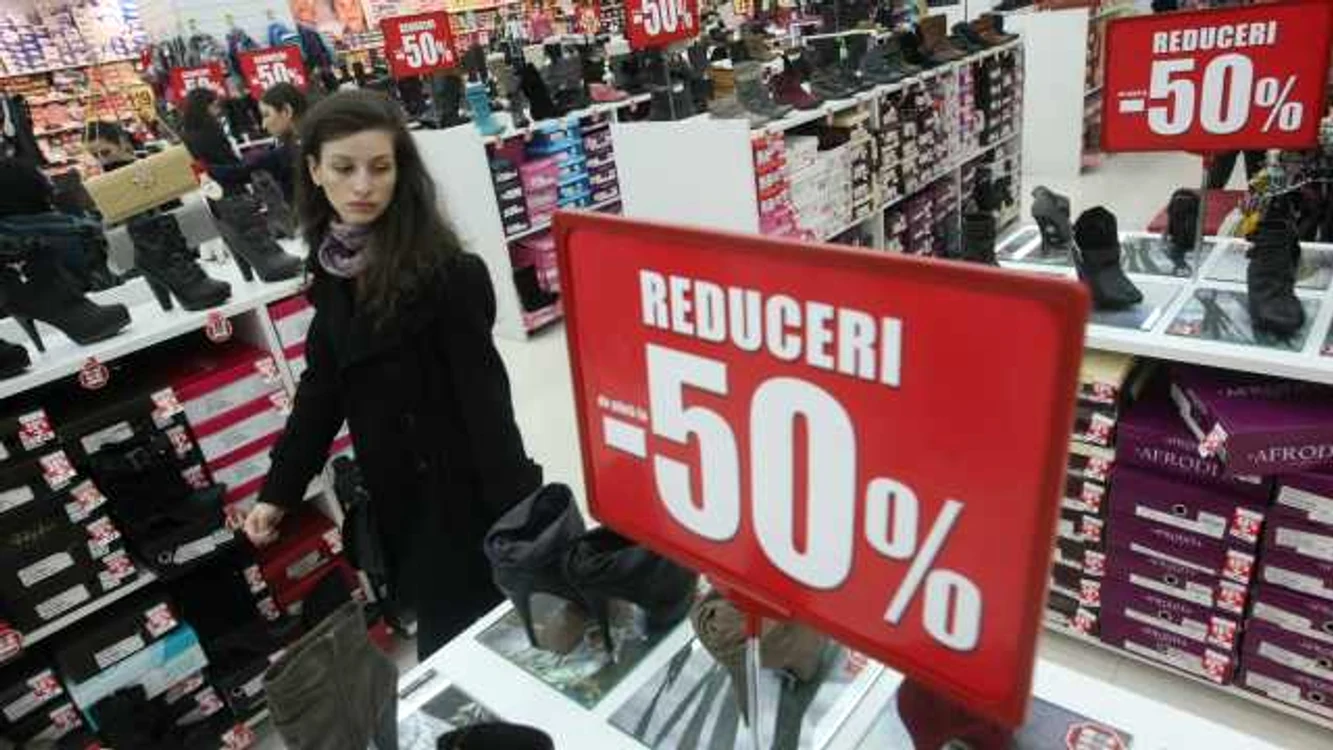 Începe perioada reducerilor la produsele de sezon