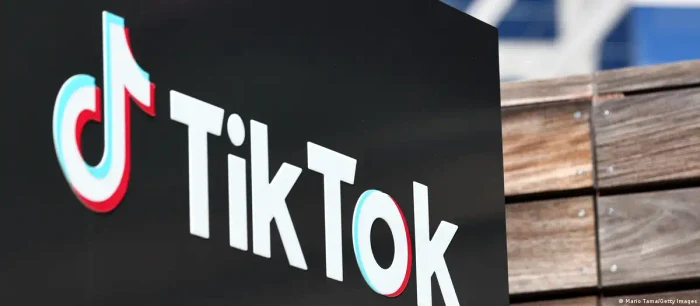 Logo-ul TikTok pe clădirea sediului din California al acestei companii chinezești