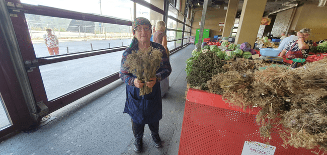 Au apărut legumele pentru murături în Piața Obor. Cât costă castraveții, varza și gogonelele