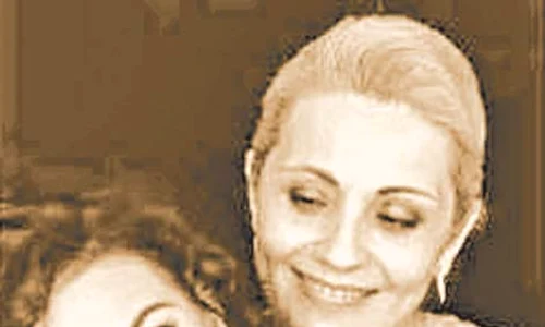 Cu mama  ei, Indira jpeg