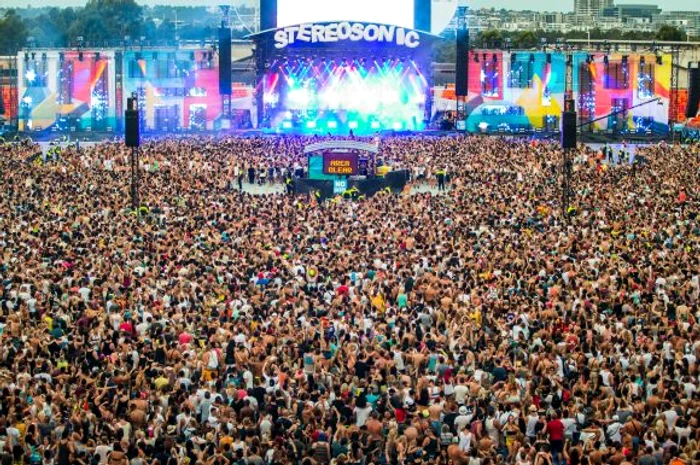 
    Anual sute de mii de tineri participă timp de trei zile la StereosonicFoto Gomag.com.au  